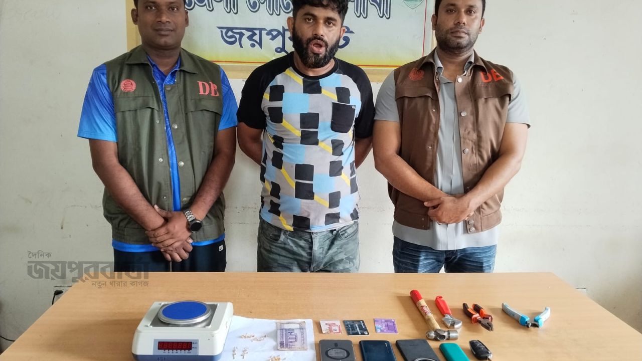 আক্কেলপুরে ডাকাতি, ঢাকা থেকে আসামি গ্রেপ্তার