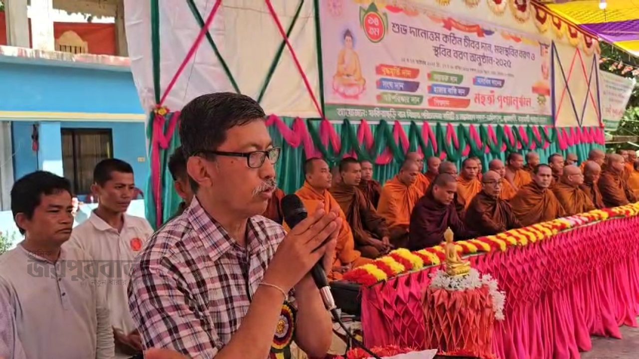 ফকিরাছড়ি বন বিহারে ১৪তম শুভ দানোত্তম কঠিন চীবর দান উৎসবে দীপেন দেওয়ান