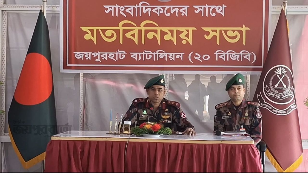 গুজব-অপপ্রচারের বিরুদ্ধে কলমই শক্তিশালী অস্ত্র: বিজিবি অধিনায়ক