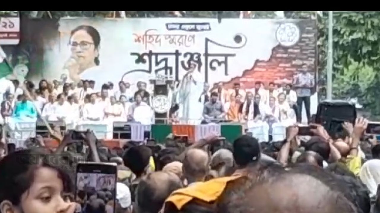 শহীদদের স্মরণে অমর একুশে জুলাই পালিত হলো 