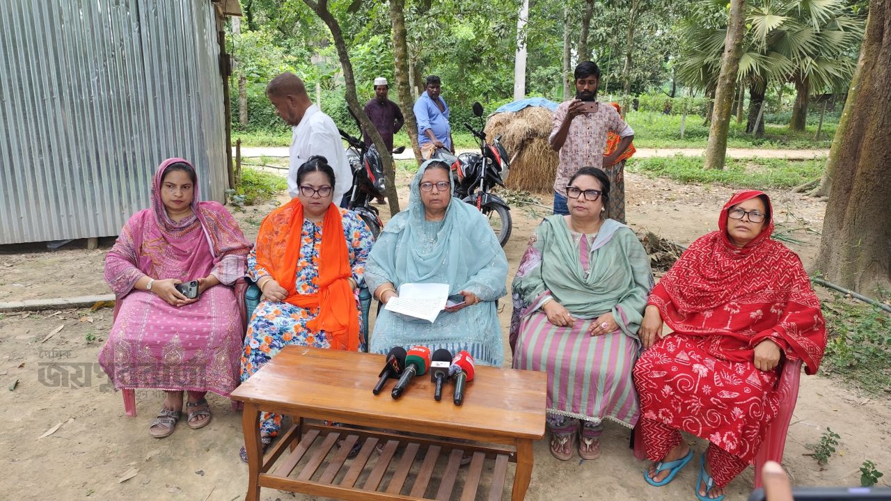 নওগাঁয় প্রভাব খাটিয়ে ১৮ বিঘা সম্পত্তি দখলের অভিযোগ