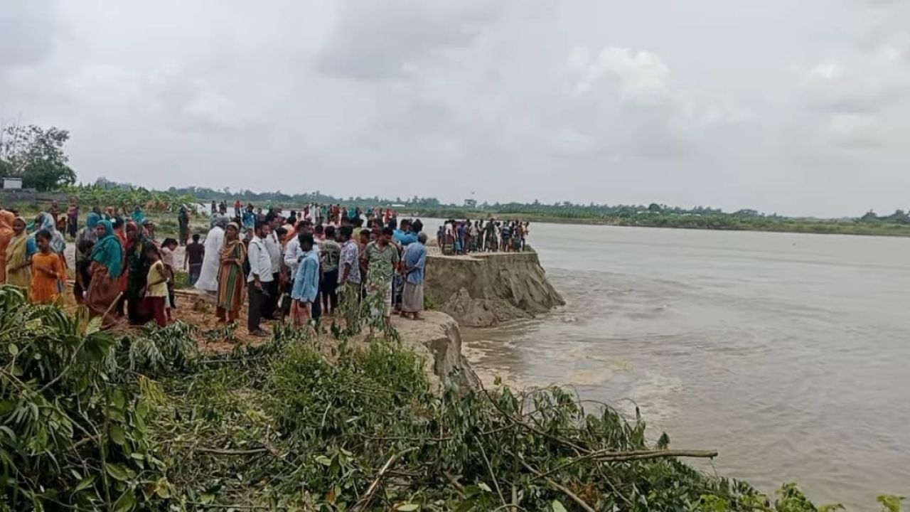  ইসলামপুরে তীব্র নদী ভাঙ্গন,বিলীন হচ্ছে একের পর এক বসতভিটা