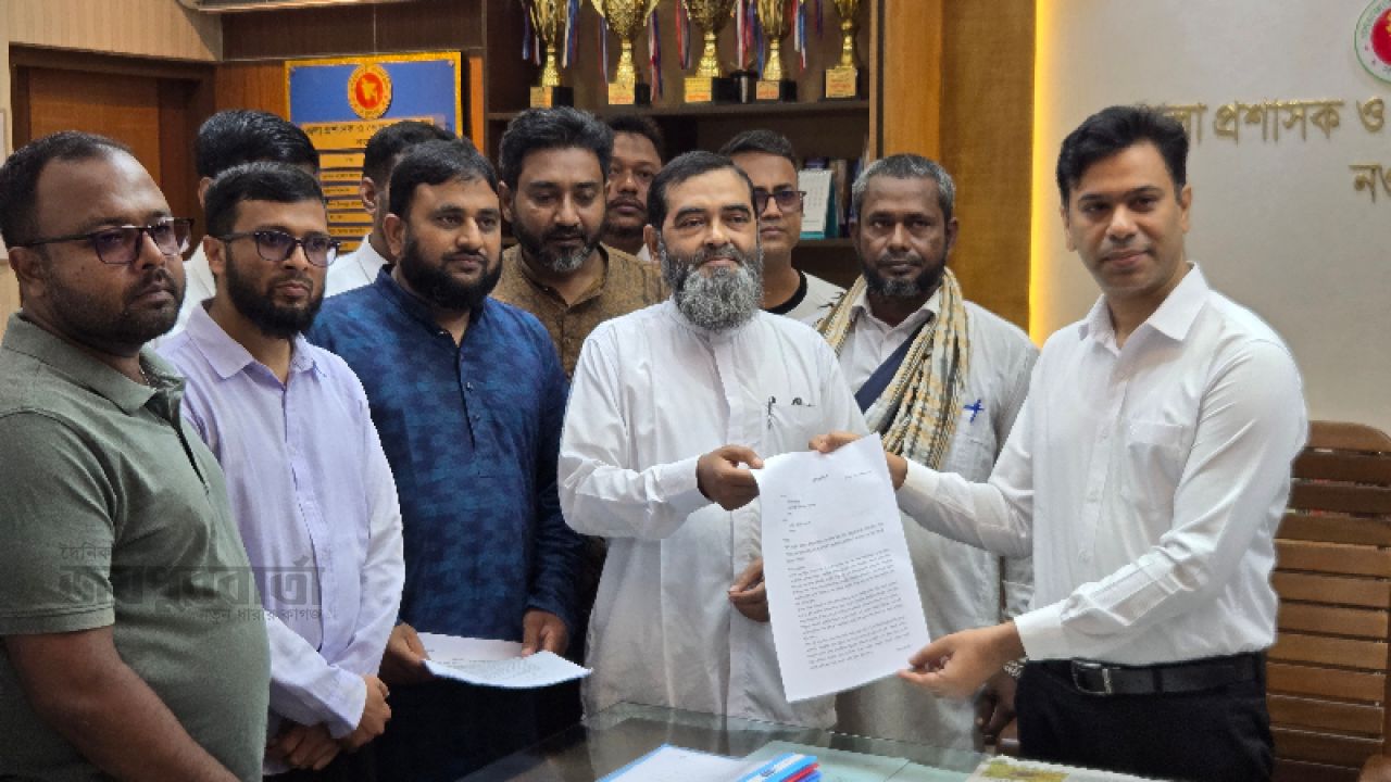 নওগাঁয় ১১ দলীয় ঐক্যের স্মারকলিপি প্রদান 