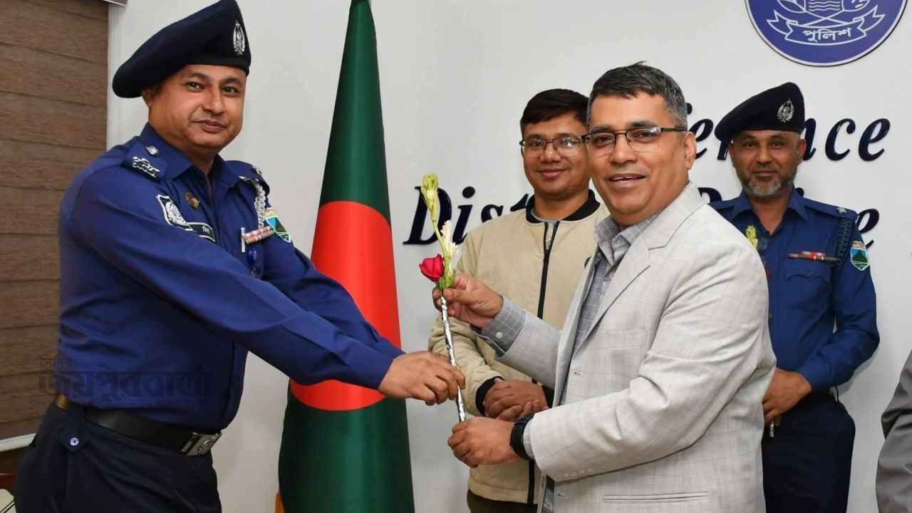 অপরাধ দমন ও আইন-শৃঙ্খলা উন্নয়নে প্রশংসায় ভাসছেন ওসি 