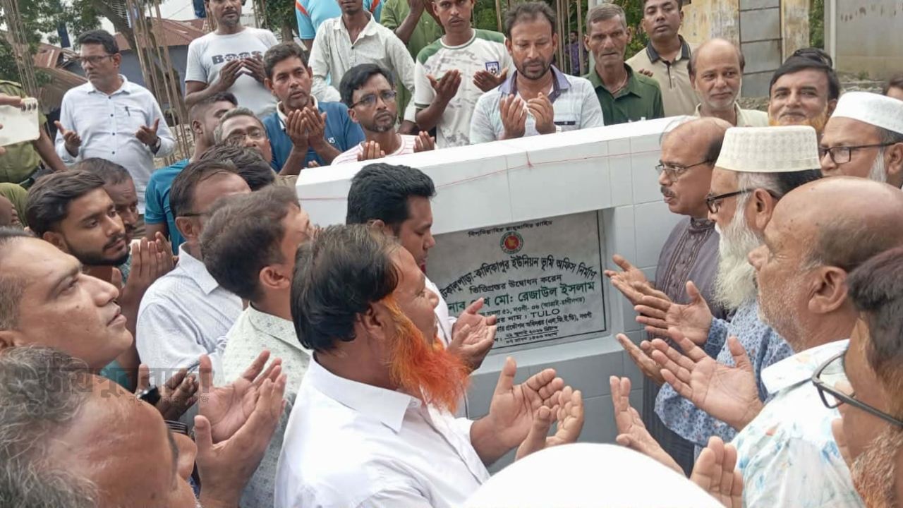 আত্রাইয়ে ইউনিয়ন ভূমি অফিসের ভিত্তিপ্রস্তর স্থাপন