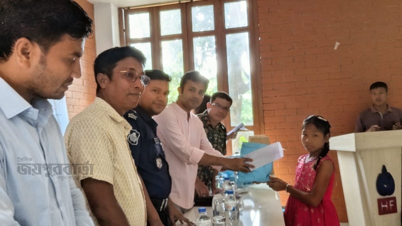 থানচিতে ২০ প্রতিবন্ধী ও দুস্থ্যরা পেল  নগদ আর্থিক সহায়তা 