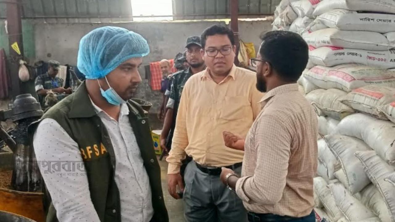 নওগাঁয় নিরাপদ খাদ্য আইনে অভিযান, তিন প্রতিষ্ঠানকে জরিমানা