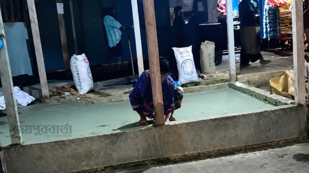 ভূমিহীন চা দোকানদার উচ্ছেদ,ইজারাদারের বিরুদ্ধে অর্থ আদায়ের অভিযোগ