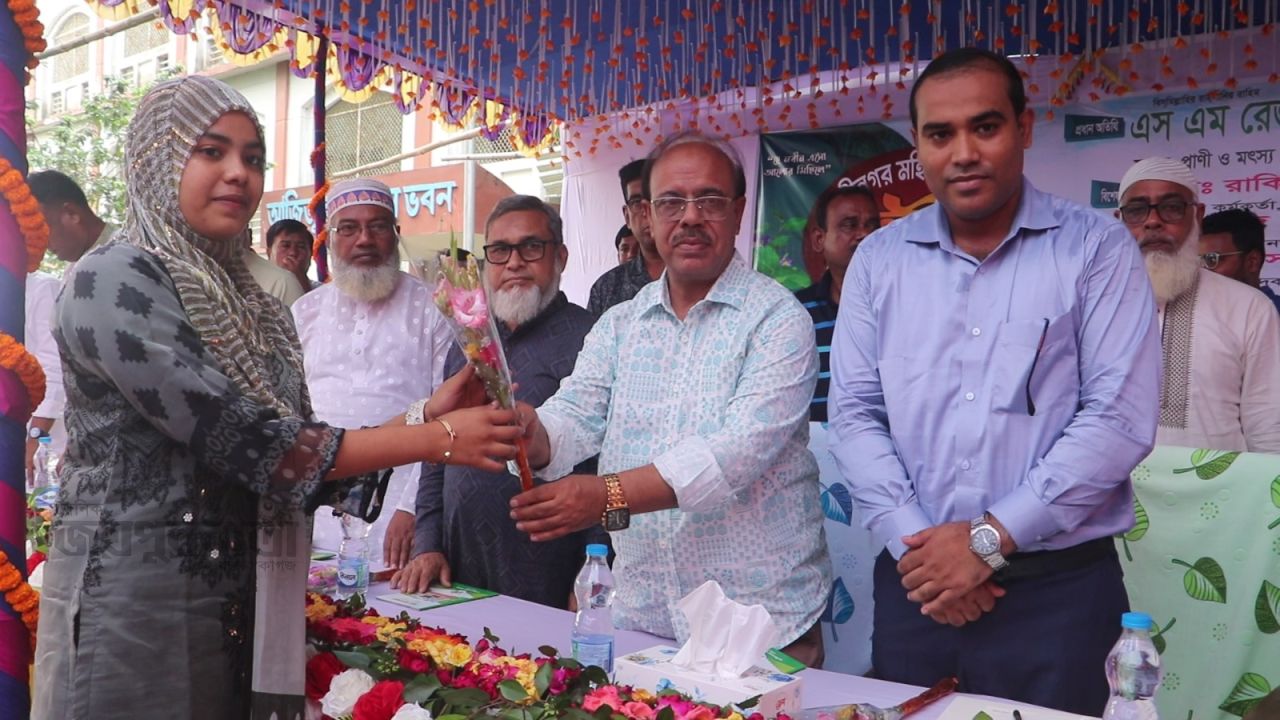 রাণীনগর মহিলা অনার্স কলেজে নবীন বরণ অনুষ্ঠিত 