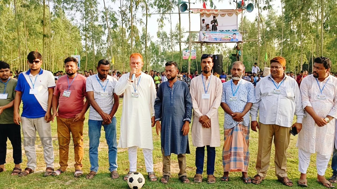 বীরগঞ্জে ফুটবল টুর্নামেন্টের সেমিফাইনাল অনুষ্ঠিত