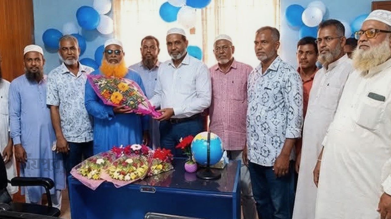 তালোড়ায় নতুন অধ্যক্ষ যোগদান,ফুলেল শুভেচ্ছা 