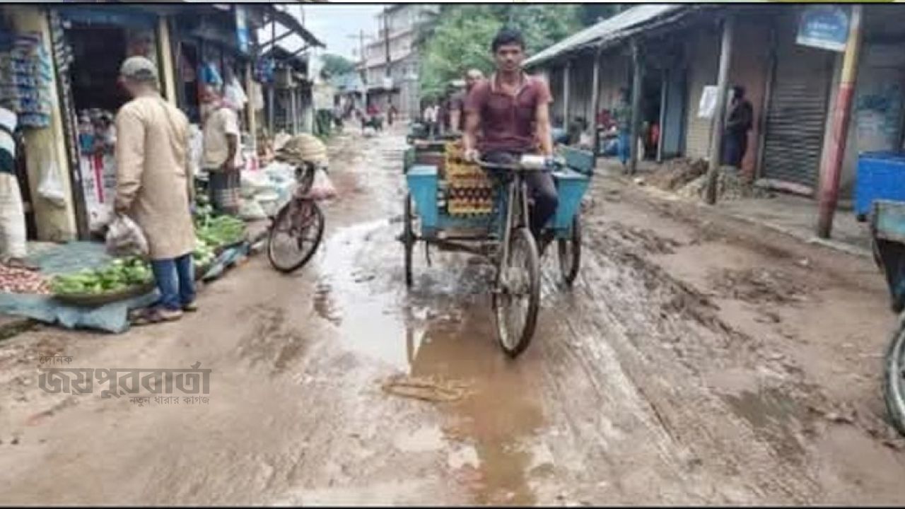 রানীগঞ্জ বাজার মন্দির থেকে নুনদহ সড়কের বেহাল দশা 