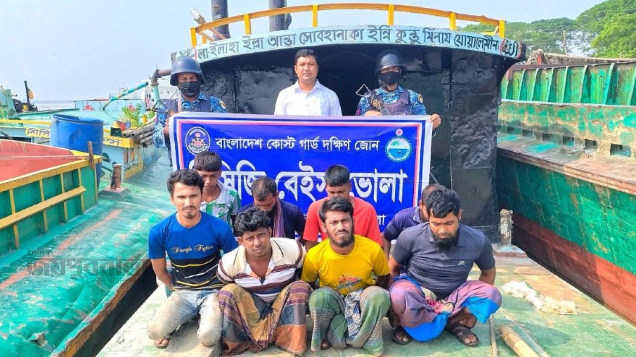 ভোলায় অবৈধভাবে বালু উত্তোলনকালে ৮ জন বালু উত্তোলনকারী আটক