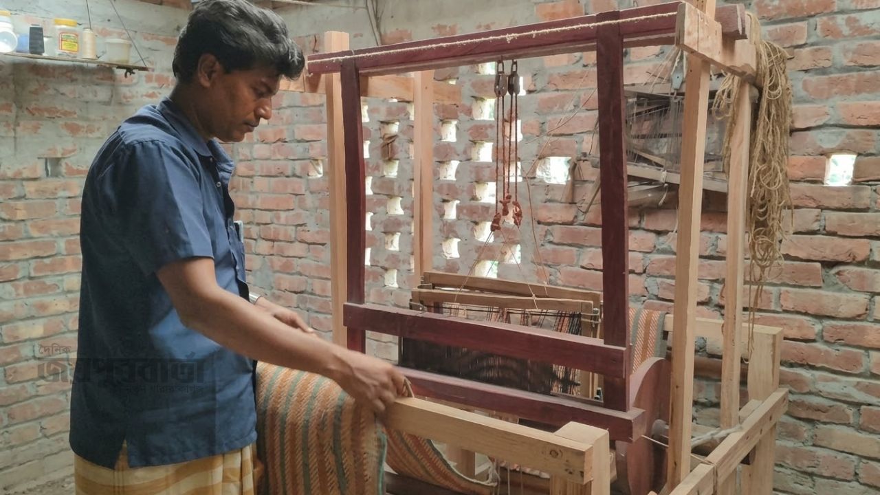 টিকে থাকার লড়াইয়ে মান্দার পাটশিল্প 