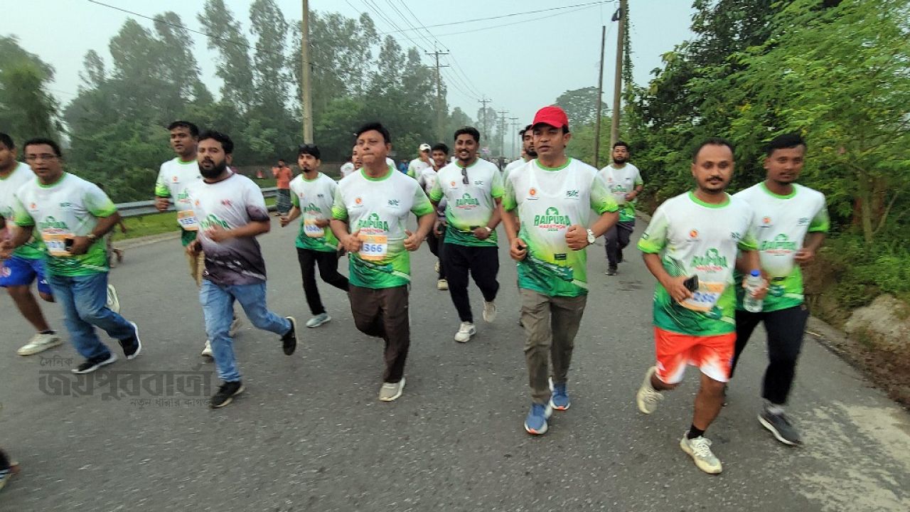 সুস্থতার বার্তা নিয়ে রায়পুরায় ম্যারাথন দৌড় অনুষ্ঠিত 