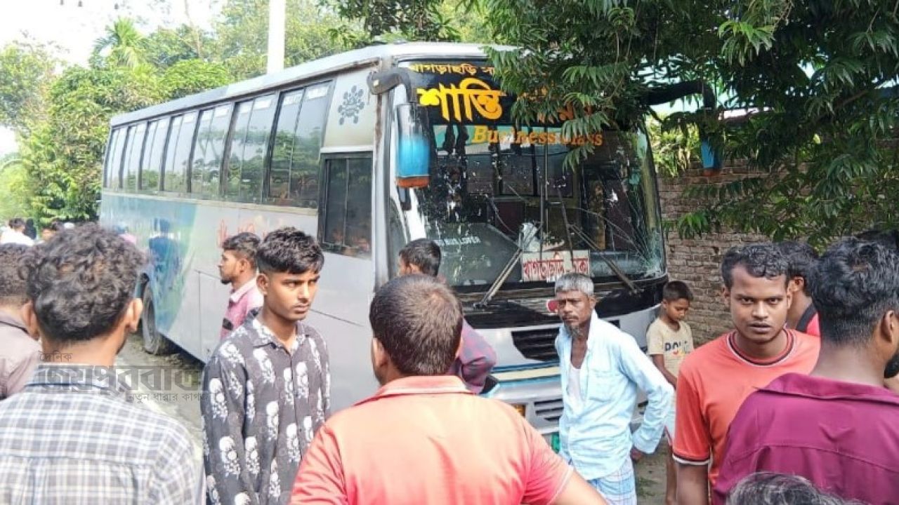 বকশীগঞ্জে বাস চাপায় বউ- শ্বাশুড়ির মর্মান্তিক মৃত্যু