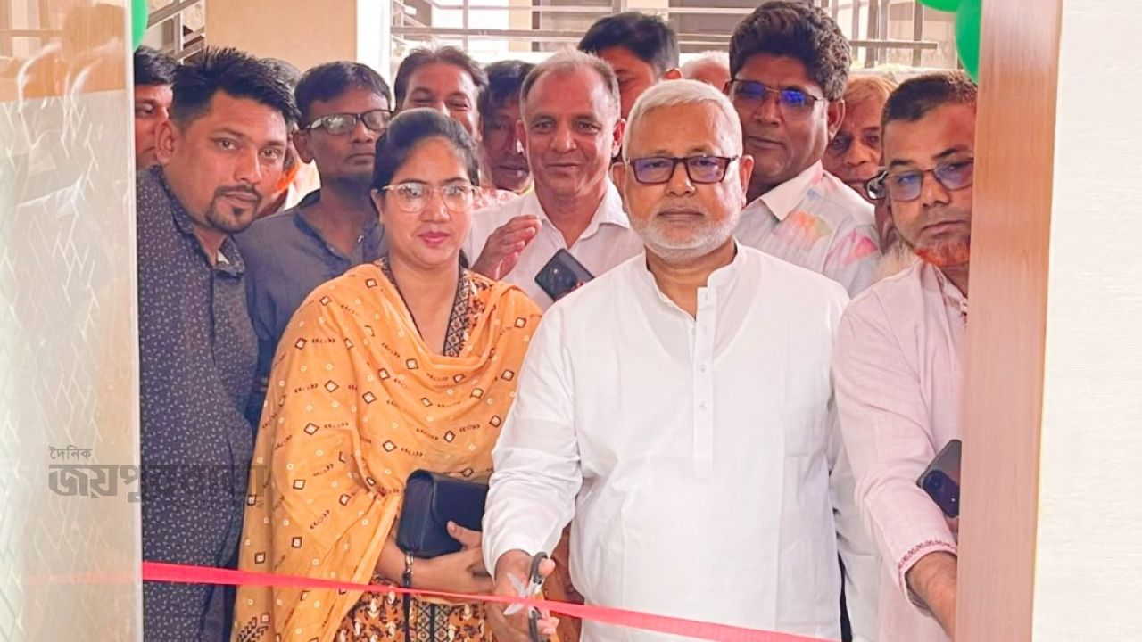 কাহারোল উপজেলা পরিষদে পরিদর্শন কক্ষ উদ্বোধন 