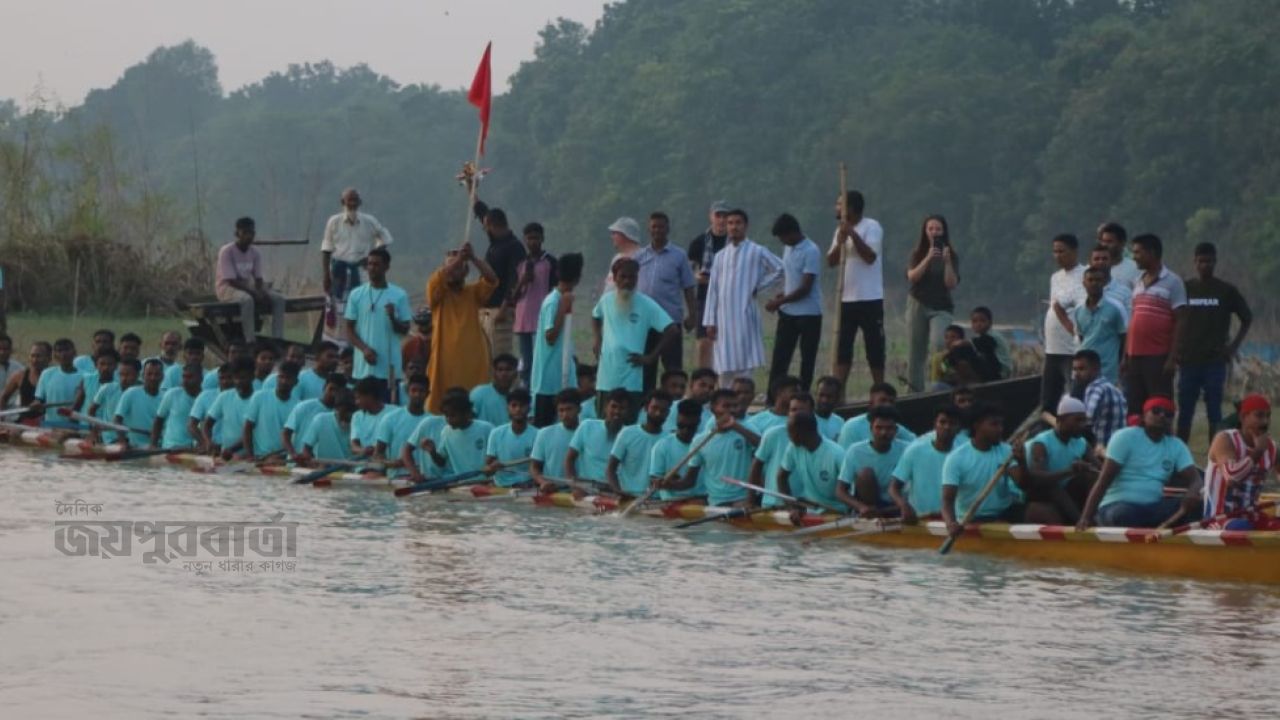 বাঘায় পদ্মা পাড়ে তিন দিনের নৌকা বাইচ উৎসব শেষ নিরাপত্তা নিয়ে প্রশ্ন