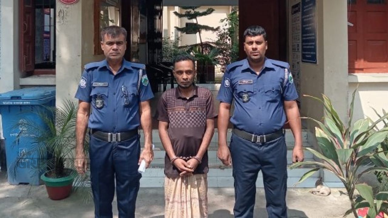 দুপচাঁচিয়ায় ৮ মামলার পলাতক আসামি মাদকসহ রনি গ্রেপ্তার 