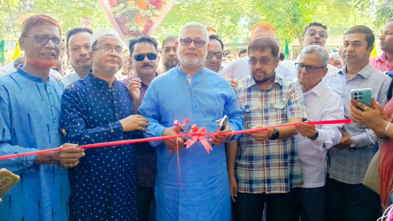 বীরগঞ্জ সরকারি কলেজের প্রধান ফটক উদ্বোধন 