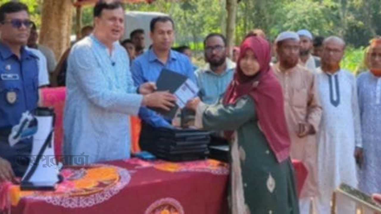 কাহালুতে ফ্যামিলি কার্ডের শুভ উদ্বোধন অনুষ্ঠানে এমপি 