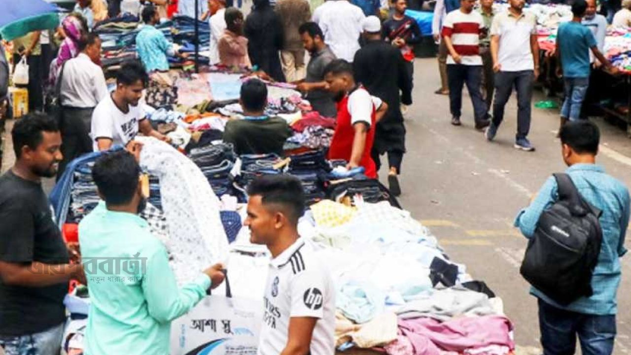 হকার ও অবৈধ পার্কিংয়ে অচল হওয়ার পথে ১০০ ফুট সড়ক 