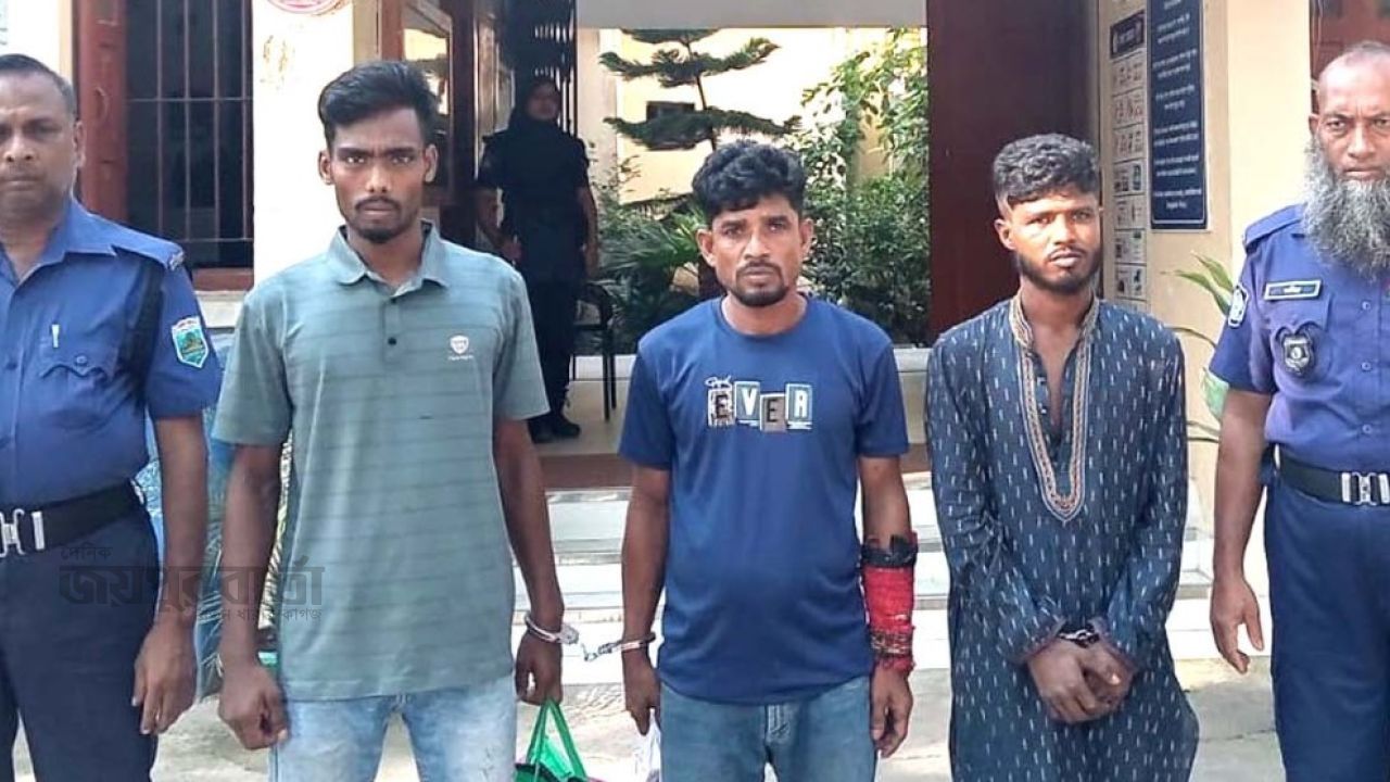 দুপচাঁচিয়ায় ডাকাতির প্রস্তুতির সময় দেশীয় অস্ত্রসহ ৩ ডাকাত গ্রেপ্তার