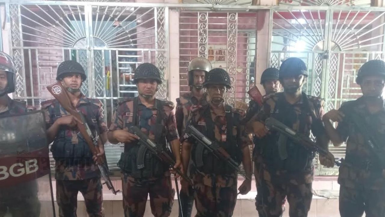 দুর্গাপূজায় দিনাজপুর সীমান্তে বিজিবির কঠোর নজরদারিতে ৮৬ মণ্ডপ