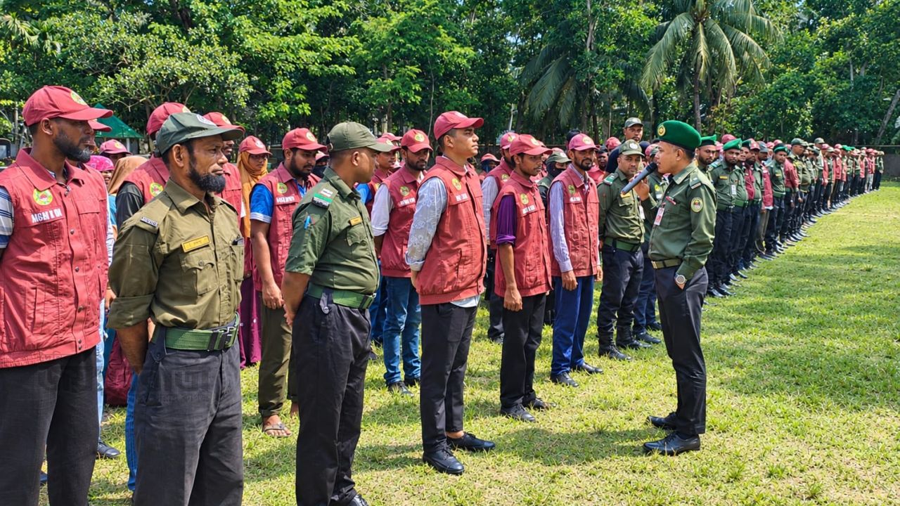 পিরোজপুরে শারদীয় দুর্গাপূজা উপলক্ষে আনসার ও ভিডিপির ব্রিফিং প্যারেড অনুষ্ঠিত