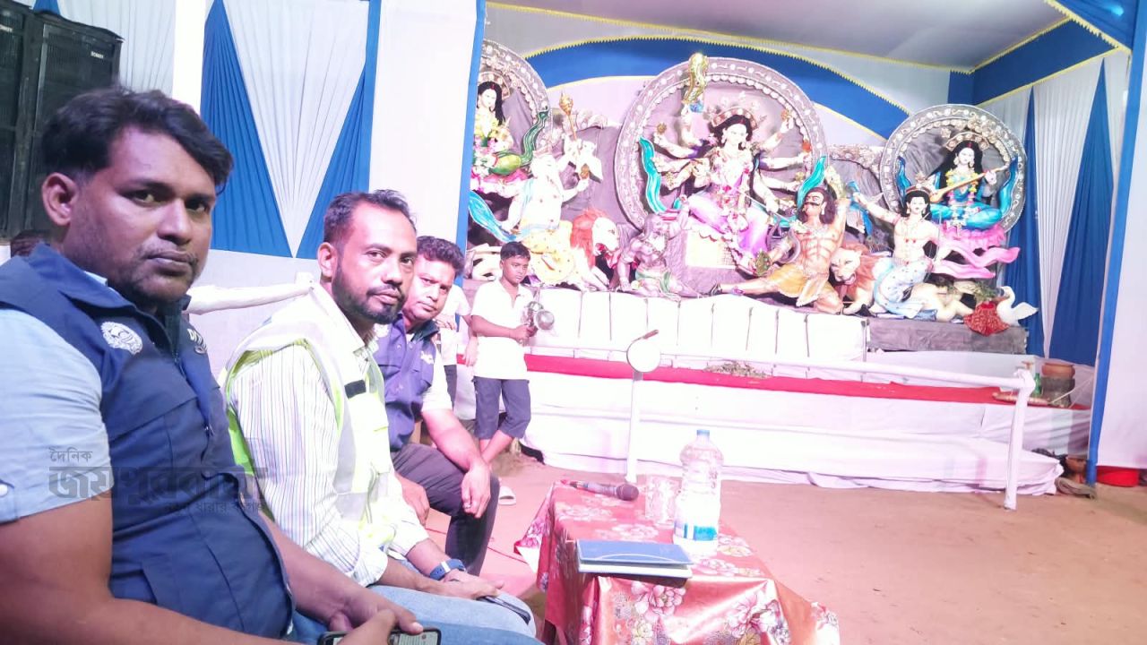শুরু হলো রায়পুরা মরজাল মোদক বাড়ির দুর্গাপূজা