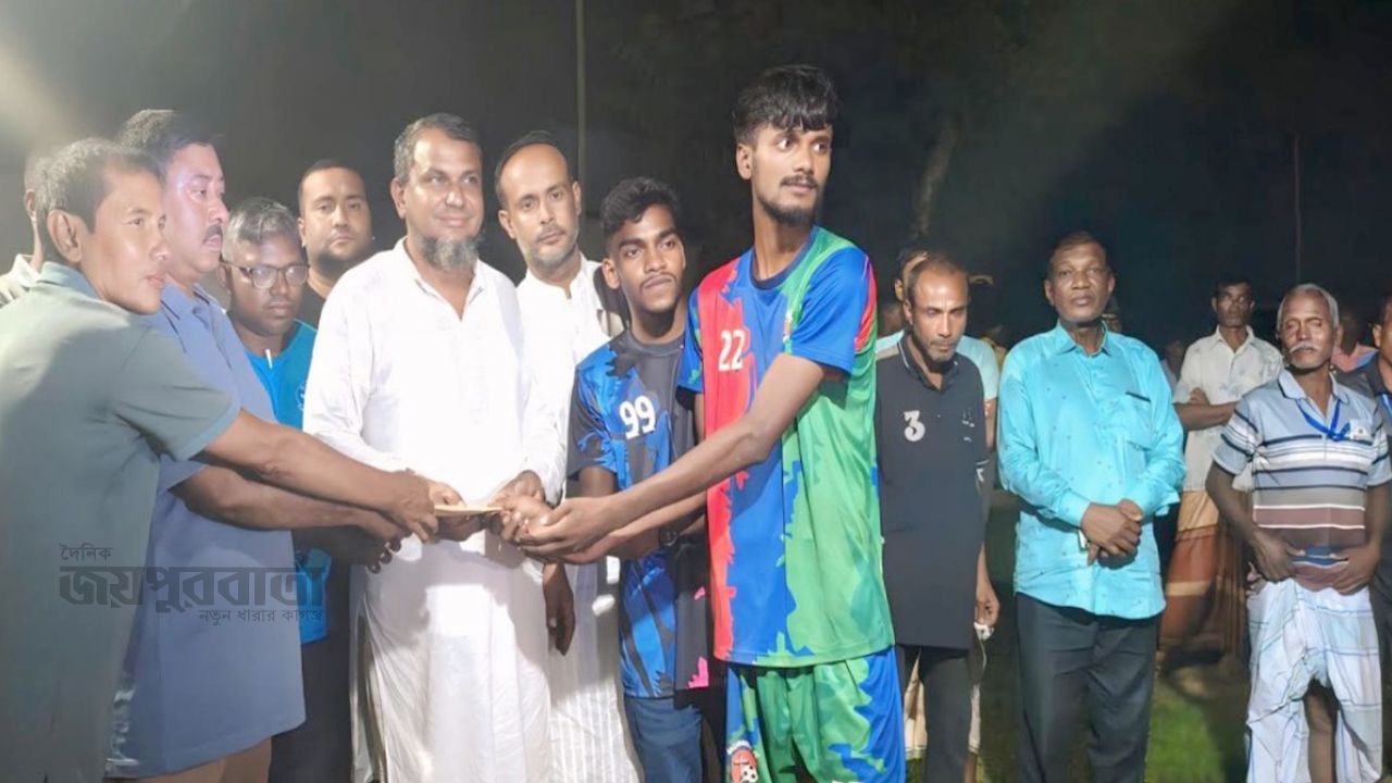 ঘোড়াঘাটে বীর বাহা ফুটবল টুর্নামেন্টের ফাইনাল খেলা অনুষ্ঠিত