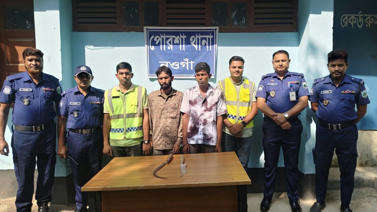 পোরশায় পূজার ছুটিতে বাড়ি ফেরার পথে দস্যুতা 