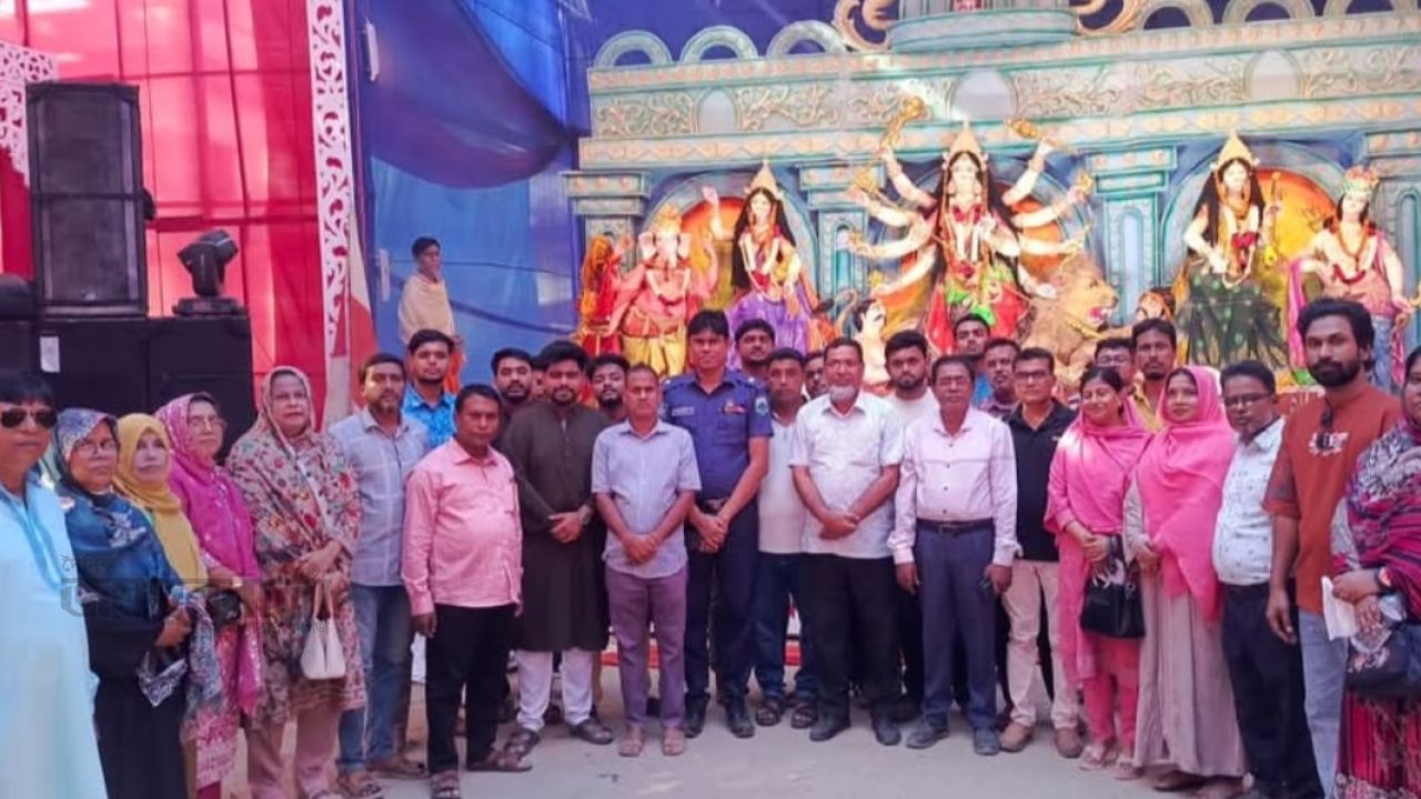 দুপচাঁচিয়ায় বিভিন্ন পূজামণ্ডপ পরিদর্শন করেন এমপি আব্দুল মহিত তালুকদার 