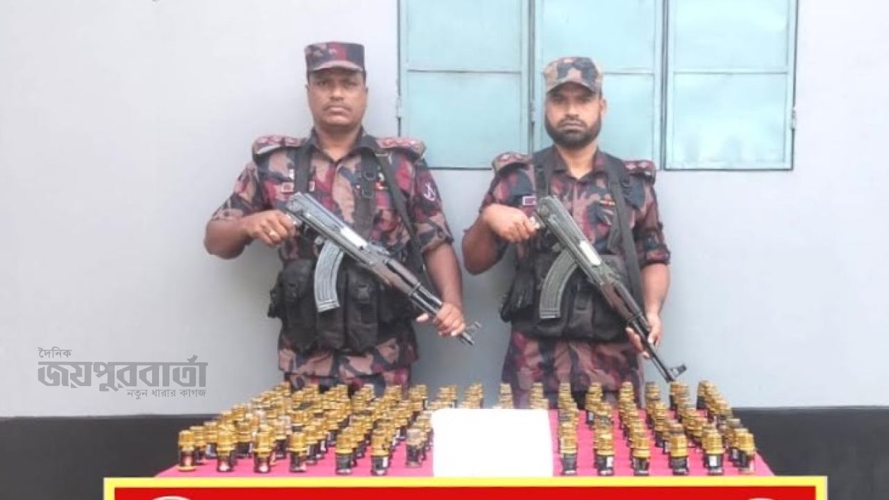 দিনাজপুরে বিজিবির অভিযান,হরিপুর সীমান্তে নিষিদ্ধ সিরাপ জব্দ