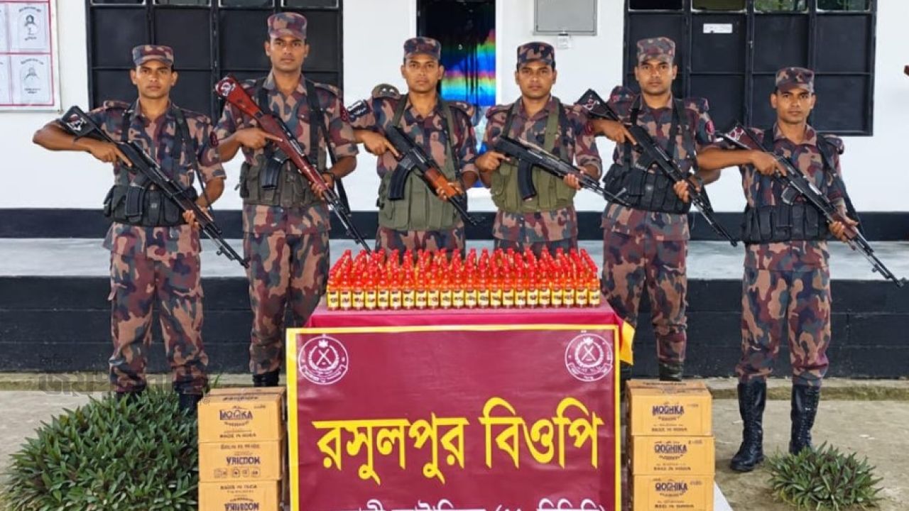 ফুলবাড়ী সীমান্তে ৫৭ হাজার টাকার যৌন উত্তেজক সিরাপ জব্দ