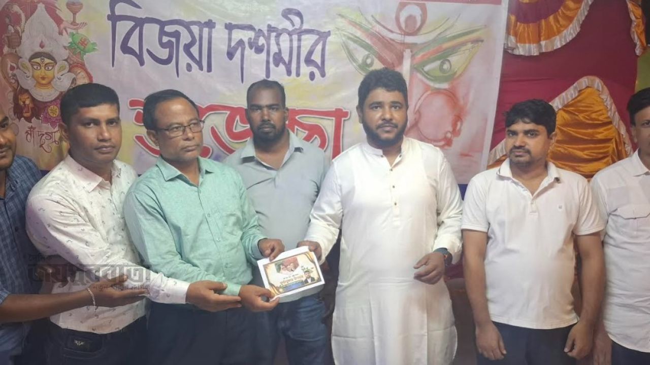 জয়পুরহাটে পূজা মণ্ডপ পরিদর্শন করলেন মোক্তাদুল হক আদান 