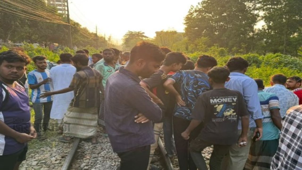 বগুড়ায় ট্রেনে কাটা পড়ে অজ্ঞাত এক নারীর মৃত্যু 