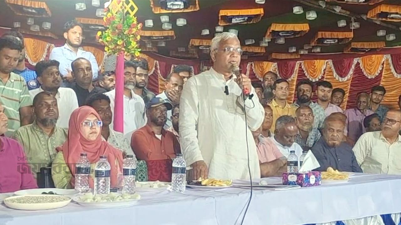 ঘোড়াঘাটে দুর্গাপূজার মন্ডপ পরিদর্শনে মন্ত্রি ডা.এ জেড এম জাহিদ হোসেন 