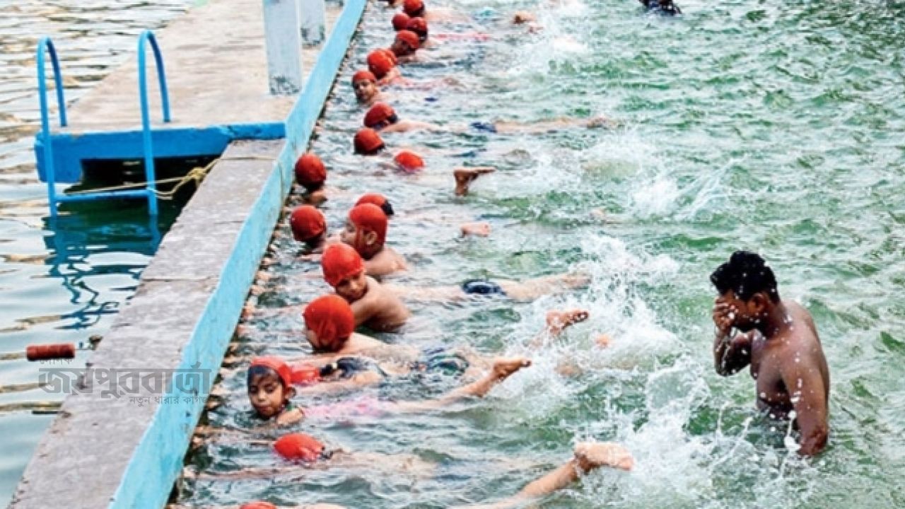 সাতক্ষীরায় ২৪ অক্টোবর থেকে সম্পূর্ণ ফ্রিতে সাঁতার প্রশিক্ষণ শুরু