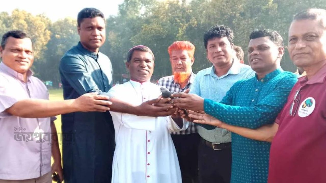 বিরামপুরে আদিবাসীদের আন্ত:জেলা ফুটবল টুর্ণামেন্ট শুরু