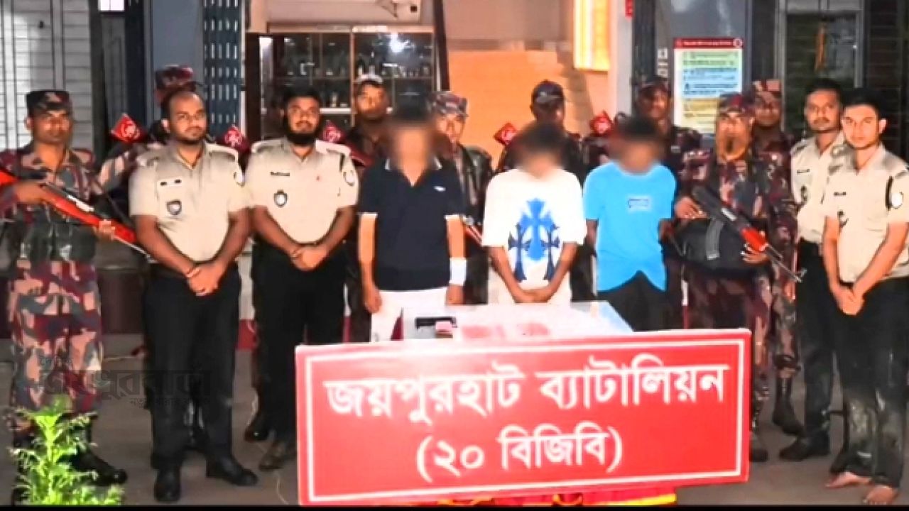 ‎জয়পুরহাটে যৌনকর্মীসহ ৪ জন মাদক ব্যবসায়ী আটক  ‎