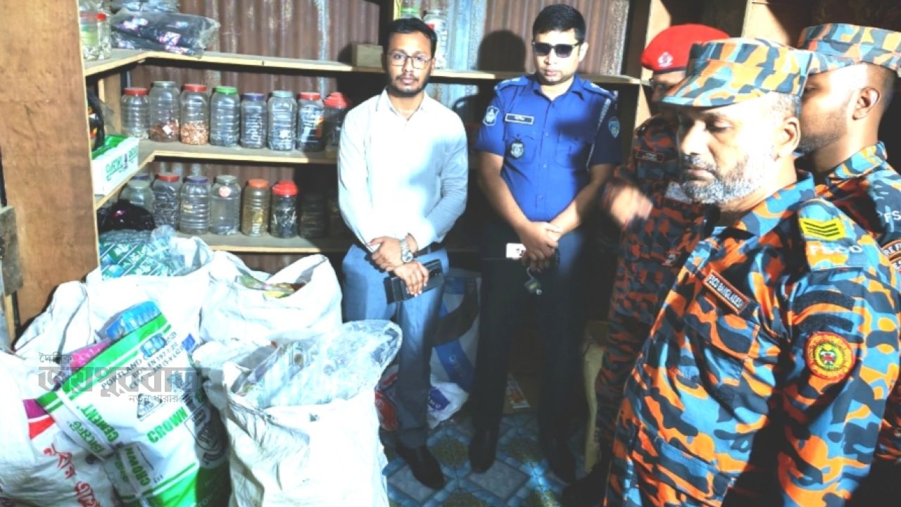 হাজীগঞ্জে বিপুল পরিমানে নিষিদ্ধ জাল ও বস্তু জব্দ