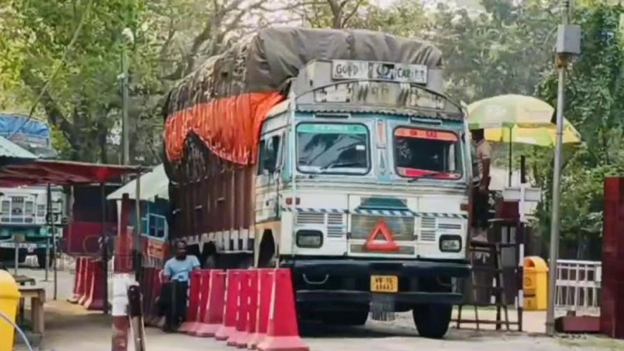 টানা ৮ দিন বন্ধের পর হিলি স্থলবন্দরে আমদানি-রপ্তানি শুরু