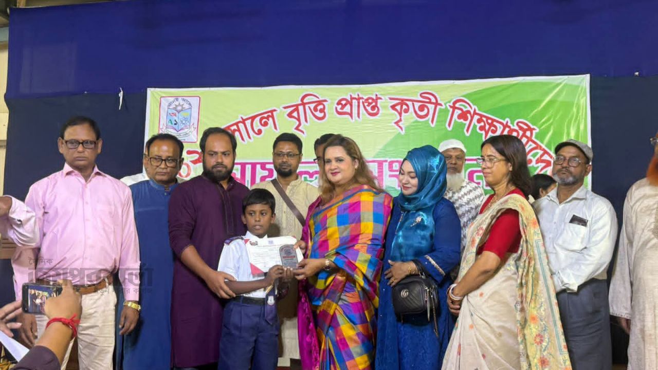 পাবনায় কিন্ডারগার্টেন অ্যাসোসিয়েশনের সাফল্য সংবর্ধনা