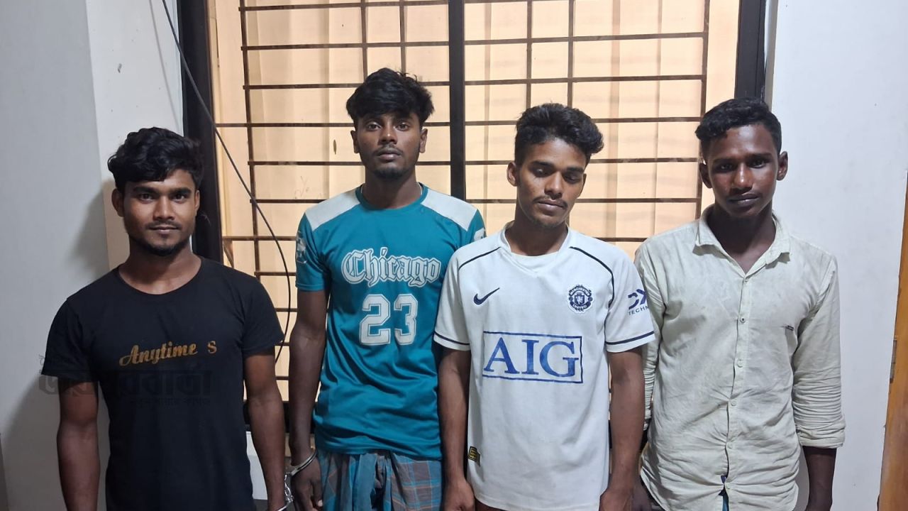  ইলিশ শিকারের দায়ে দশমিনায় ৪ জেলের কারাদণ্ড