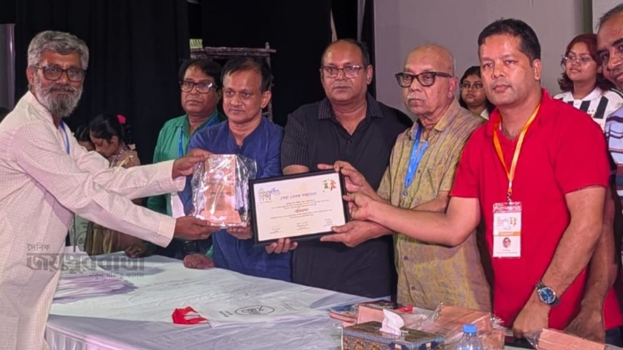 সেরা লেখক সম্মাননা পেলেন কবি ও শিশু সাহিত্যিক এনামূল হক পলাশ