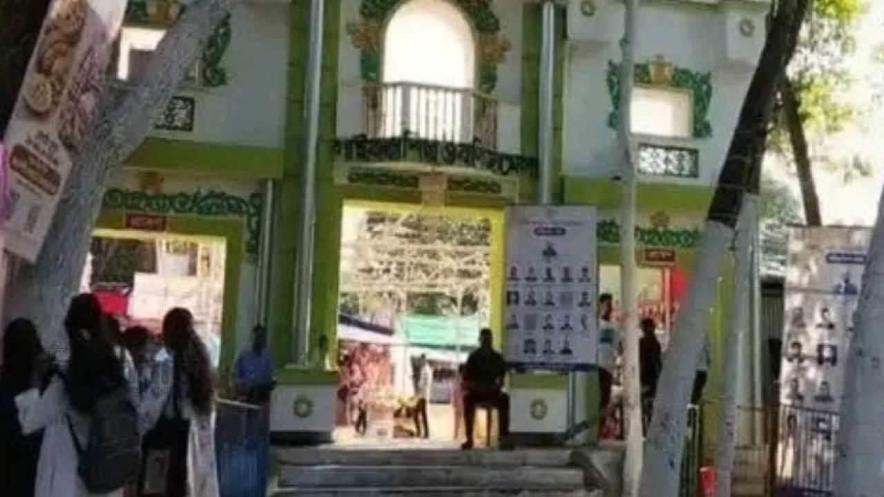 গাইবান্ধার বাংলা বাজারে বাণিজ্য মেলার নামে সাধারণ মানুষের পকেট কাটার অভিযোগ