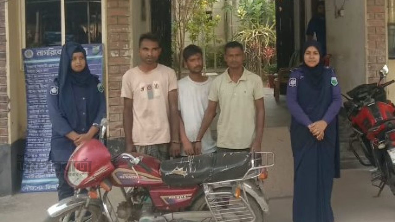  রাণীনগরে তিন মোটরসাইকেল চোর গ্রেপ্তার,মোটরসাইকেল উদ্ধার