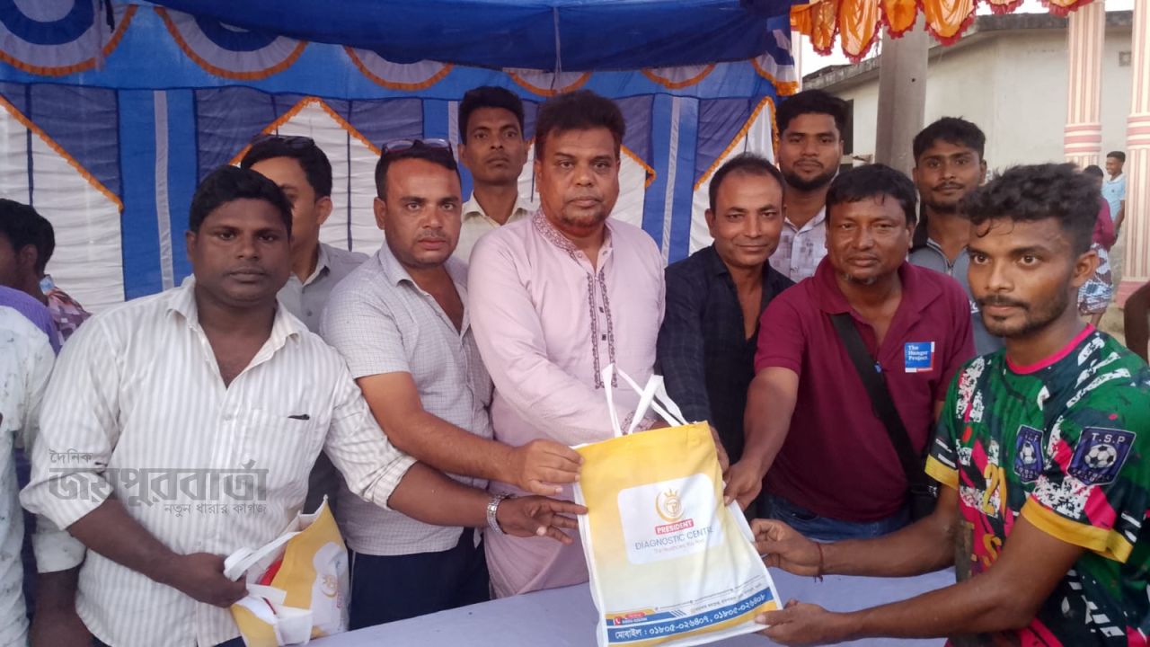 সাপাহারে আরাফাত রহমান কোকো স্মৃতি ফুটবল টুর্নামেন্ট অনুষ্ঠিত