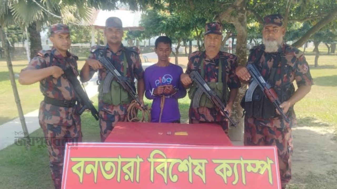 ফুলবাড়ী সীমান্তে নেশাজাতীয় ট্যাবলেটসহ আটক ১